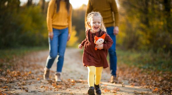 Cele șapte comportamente ale copilului fericit. Specialist: „Aceste atitudini îți arată că micuțul tău crește puternic și plin de bucurie"