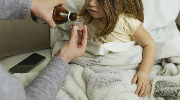 Gestul periculos care oferă părinților iluzia că au prevenit ceva grav. Dr. Craiu demontează această „magie” a automedicației preventive: „Nu funcționează!” / VIDEO