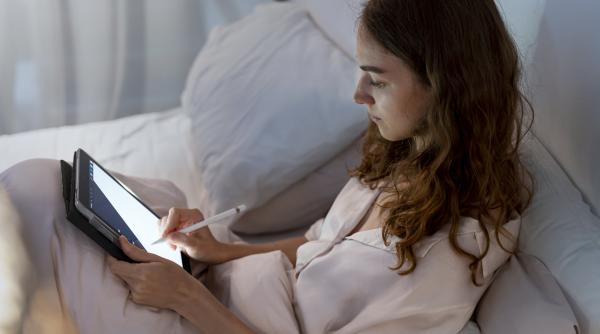 Nici vanitate, nici narcisism: obiceiul de practicat în fiecare seară înainte de a adormi pentru îmbunătățirea stimei de sine