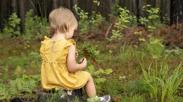 Copiii extrovertiți și introvertiți: Caracteristici și puncte forte