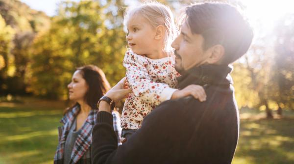 Părinții ai căror copii devin adulți încrezători și de succes NU folosesc niciodată această expresie! Iată ce spun experții