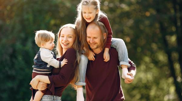 Rolul părinților în crearea unui mediu emoțional sănătos pentru cei mici. „Atunci când copiii dau mereu ascultare emoțiilor lor, ajung să devină egocentrici și nepoliticoși”