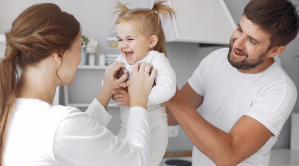 Iată lucrul pe care copiii care ascultă de părinții lor îl fac înaintea tuturor