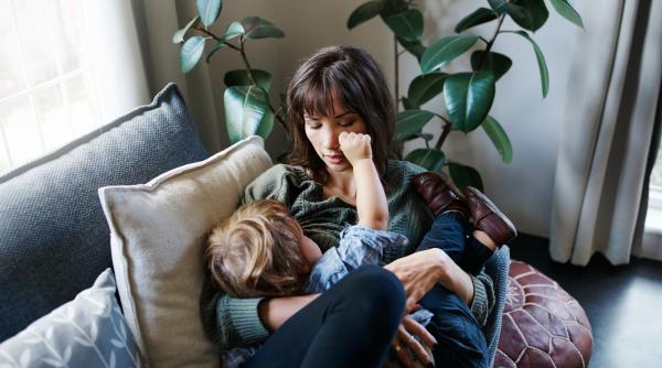 De ce se simt mamele vinovate sau egoiste atunci când vor să se odihnească? Daniela Gavankar: „Vulnerabilitatea nu se trăiește cu permisiunea celorlalți!” / VIDEO