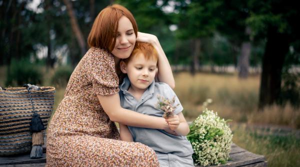 Cum să îți înveți copilul să fie mai empatic și atent la ceilalți