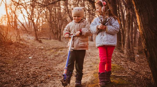 Experiențe din copilăria Generației X, care par total inacceptabile și riscante pentru părinții de astăzi