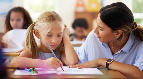 Cercetările confirmă: „IQ-ul umanității, în cădere liberă!”. Oamenii de știință spun ce ne scade inteligența fără să realizăm