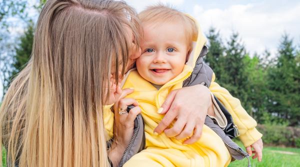 Bebelușii învață să vorbească mult mai devreme decât credeam, potrivit unui studiu recent 