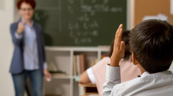 Studiu: Încrederea părinților în școli se prăbușește! De ce educația nu mai este ce a fost?