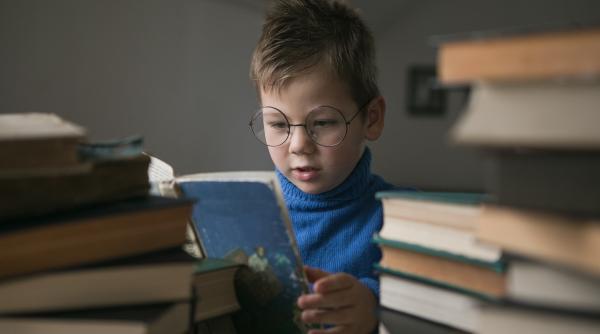 Copilul tău are un IQ ridicat sau un mod diferit de a gândi? Cum să faci diferența între Asperger și supradotare înainte de a trage concluzii greșite