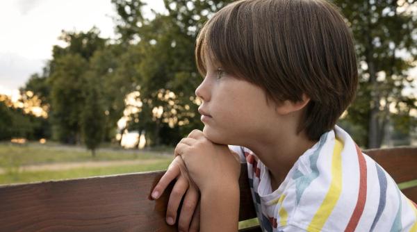 Cum le construiesc părinții trauma copiilor. Irina „Supernanny” Petrea: „Toți oamenii sunt răi și că dacă nu ești cu ochi la spate, vine unul și îți dă cu bâta în spate”