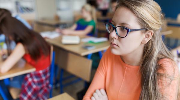 Educația din România, sub lupa Comisiei Europene: Cum vor fi transformate școlile pentru a combate rezultatele slabe? Staș: „Copiii ăștia, cu mulți profesori în frunte, nu știu să gândească logic!”