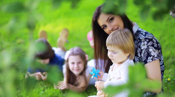 Copiii spun ce înseamnă, de fapt, cuvântul MAMA! NU e definiția seacă din dicționar: „Ori e zână, ori e un pic vrăjitoare. Încă nu m-am hotărât”