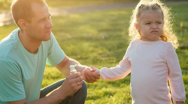 Cele 10 greșeli pe care părinții le fac adesea și care pregătesc copiii pentru un eșec major. Experți: „Nu va fi ușor, dar dacă învățați să depășiți aceste capcane, veți reuși!”