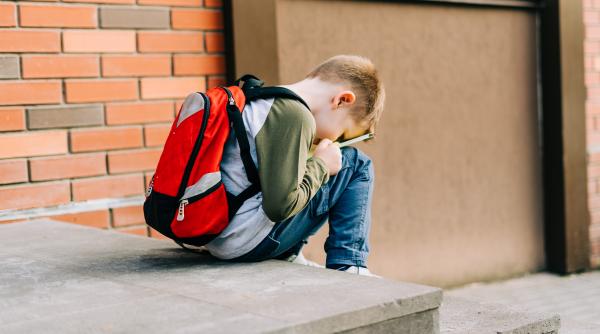 Fobia școlară vs. lipsa de motivație: Cum îți dai seama dacă al tău copil „nu poate” sau „nu vrea” să meargă la școală? Dr. Georgescu explică semnele clare pe care NU trebuie să le ignori / VIDEO