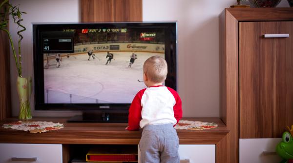 Dr. Ilinca Tranulis: „Până în 2 ani copilul să nu se uite într-un ecran”