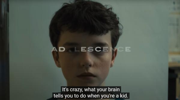 Adolescence, serialul care zguduie lumea, ne arată cel mai mare paradox al parentingului modern: Părinții fac totul pentru copii, dar copiii se simt mai singuri ca niciodată