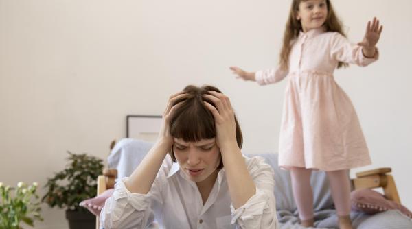 Cum îți dai seama dacă ești o mamă toxică?