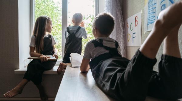 „Și acasă și la școală suntem învățați să trăim între niște linii!” Cristiana Petre, despre piedicile care inhibă creativitatea și vocea copiilor / VIDEO