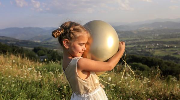 Sindromul „copilului de aur”. Cum să recunoști semnele? Psiholog: „Părinții lui așteaptă excelență și îl învață și pe el să aibă aceleași așteptări nerealiste”