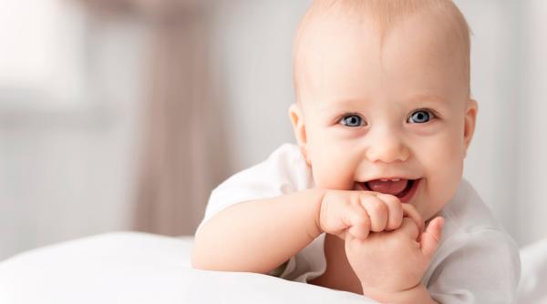 Un nou studiu scoate la iveală un fapt surprinzător despre memoria bebelușilor: la 12 luni aceștia sunt capabili să formeze amintiri