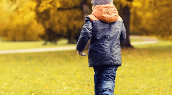 Părinții Generației X vs. părinții de azi: 6 obiceiuri de creștere a copiilor care acum ar fi considerate greșite și riscante