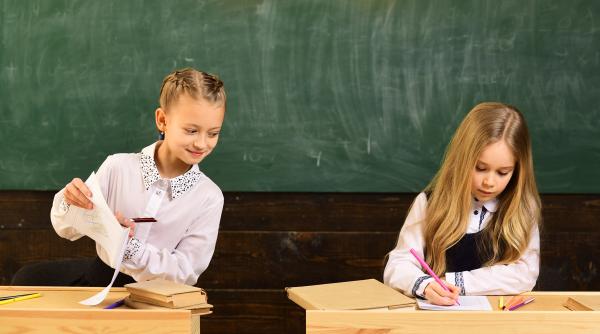 De ce unii copii sunt disciplinați și responsabili cu școala și cu temele, iar alții nu? Urania Cremene: „Cum să fie, dacă trăiesc ca la hotel?”