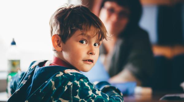 „Vrei ca al tău copil să te asculte? Nu mai face asta!” Un celebru psiholog arată cum să fii un părinte mai inteligent, NU unul mai strict