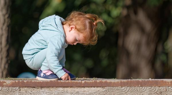 Copiii tăi pot avea succes și o viață fericită dacă NU faci aceste 3 greșeli de parenting care duc la anxietate și stres cronic