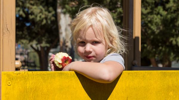 Copiii de astăzi vor totul acum! Cum să-i învățați să reziste gratificației imediate și să dezvolte răbdarea pentru recompense pe termen lung