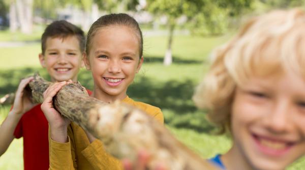 Semnele clare că al tău copil a intrat în preadolescență și că, încet-încet, își ia rămas-bun de la copilărie: Ce schimbări să observi și cum să îl sprijini