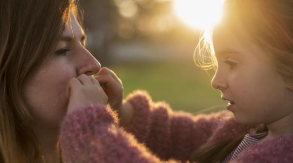 Afirmații „enervante” ale mamelor care sunt, de fapt, semne ale unei inteligențe emoționale excepționale! Expert: „Îi fac pe copii să dea ochii peste cap, dar ascund multă înțelepciune!”