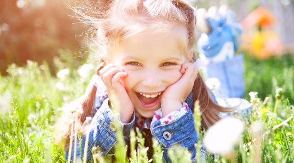 Copiii moștenesc mai mult decât ochii sau părul: Surprizele ascunse în ADN, conform cercetărilor recente