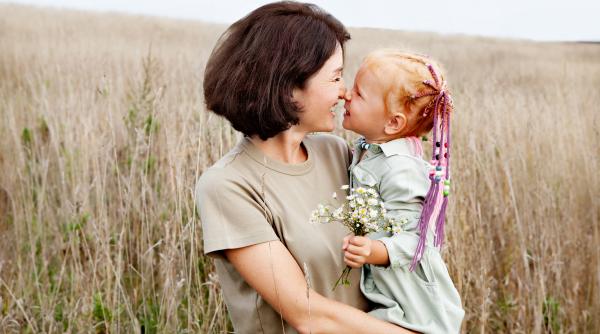 Ce înseamnă, de fapt, să fii un părinte bun? „Să iubești necondiționat și să arăți asta”