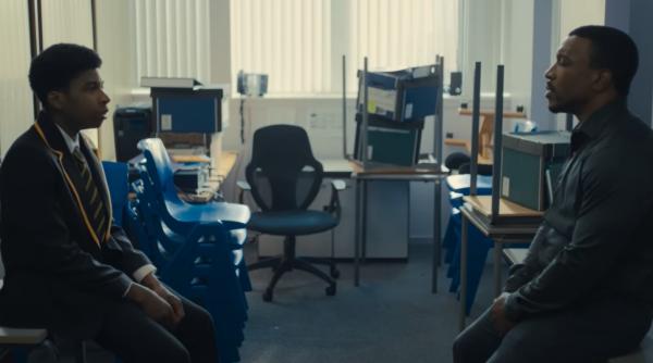 În „Adolescence” vedem cum adolescenții își trăiesc emoțiile pe internet, în loc să vorbească cu părinții. Psiholog Ana-Maria Zamfir: „Au instinctiv treaba asta” / VIDEO