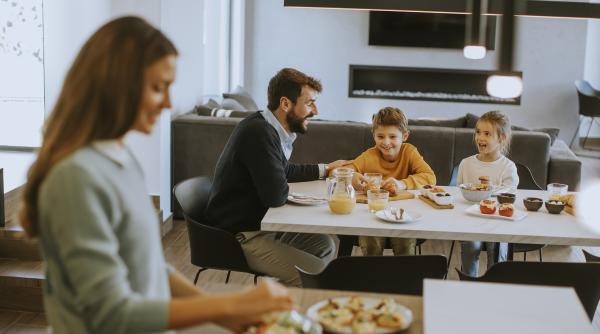 Iată cu ce să-ți hrănești copilul pentru a fi înțelept și sociabil, potrivit unui studiu ce a analizat 6.000 de copii cu vârste între 7 și 9 ani