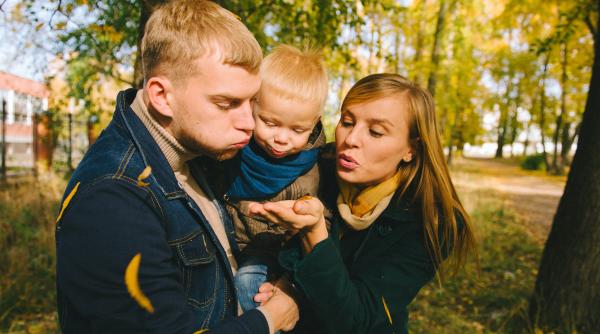 13 lucruri de bază pe care părinții nu își dau seama că trebuie să îi învețe pe copiii lor. Expert: „NU le vor învăța singuri!”