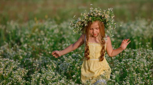 Nume rare de flori care devin tot mai populare. Cele mai bune idei pentru părinți interesați de nume mai „altfel”