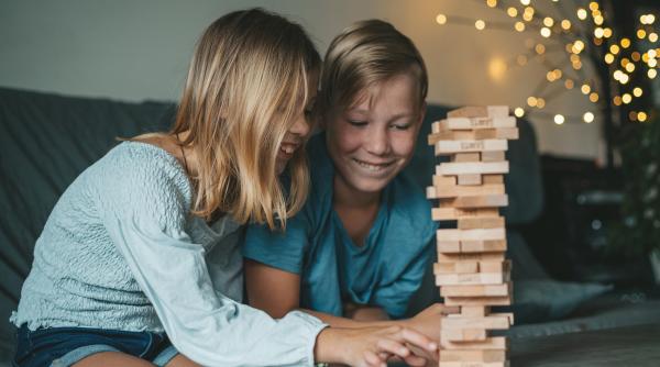 Joaca – secretul unei relații armonioase între frați