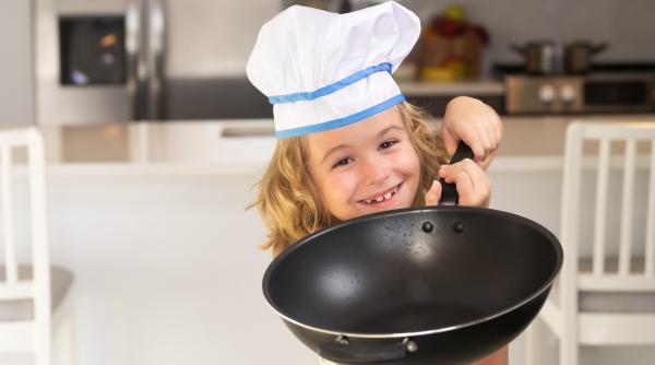 STUDIU: Copiii nu învață să gătească doar uitându-se la părinți