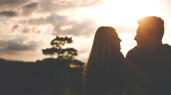 Cuplurile karmice – cum te influențează ce-ai moștenit de la părinți și bunici în relațiile de cuplu. Radu Leca: „Sunt parteneri care își fac rău cu bucurie”