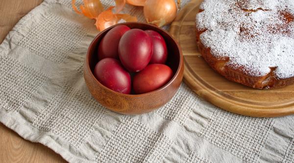 Joia Mare: slujba celor 12 Evanghelii și ziua în care se vopsesc ouăle roșii