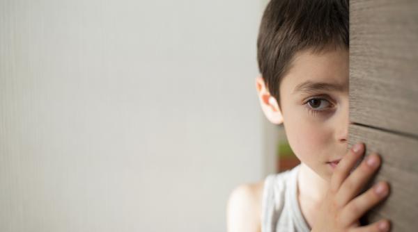 Ești „fratele ratat” al familiei? Aceste 3 trăsături de caracter ar putea să o arate