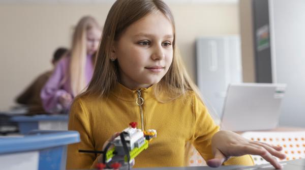 Locurile de muncă cele mai amenințate de inteligența artificială în următorii 20 de ani, potrivit experților