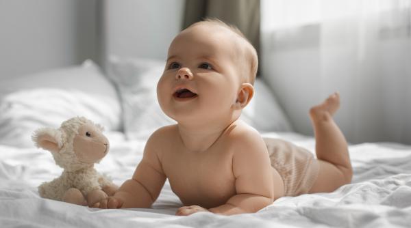 Nume de bebeluși interzise în SUA: Ce NU ai voie să scrii pe certificatul de naștere