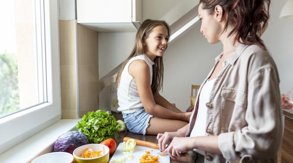 Strategia „ouă bătute și roșii tăiate”: Tehnica minune care îți poate face adolescentul să vorbească cu tine