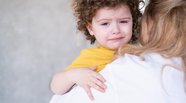 Cum să stabiliți limite clare pentru copii fără a spune în mod constant „NU” la orice. Expert parenting: „A fi părinte nu înseamnă să stingi incendii la nesfârșit, ci să înțelegi de ce apar”