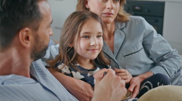 Psihologii îi imploră pe părinți și bunici să renunțe la aceste 10 întrebări adresate celor mici: „Încetați cu ele, dacă vreți un copil sigur pe sine și echilibrat emoțional”