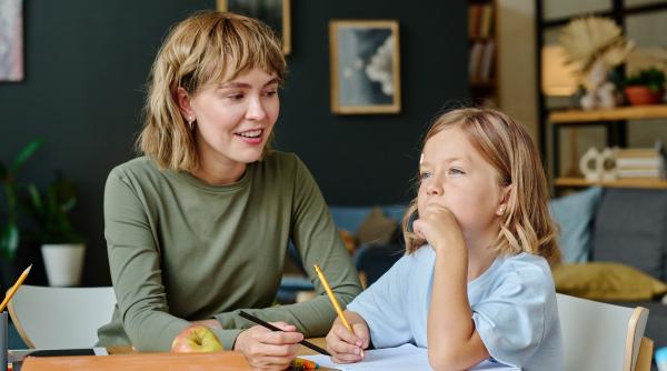 „Părinți, nu ignorați niciodată aceste 12 comportamente ale copiilor!” Psihologii trag un semnal de alarmă și spun ce e de făcut înainte să fie prea târziu