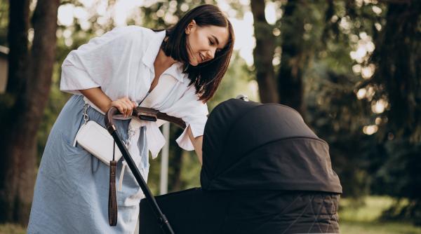 Când scoatem afară bebelușul prima dată. Dr Dalida Moșorescu, sfaturi de AUR pentru mămici: „Trebuie mare ATENȚIE la asta”